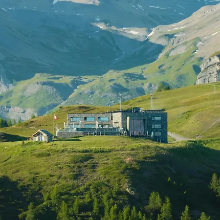 Chetzeron Ski-in & Ski-out Hotell 4*