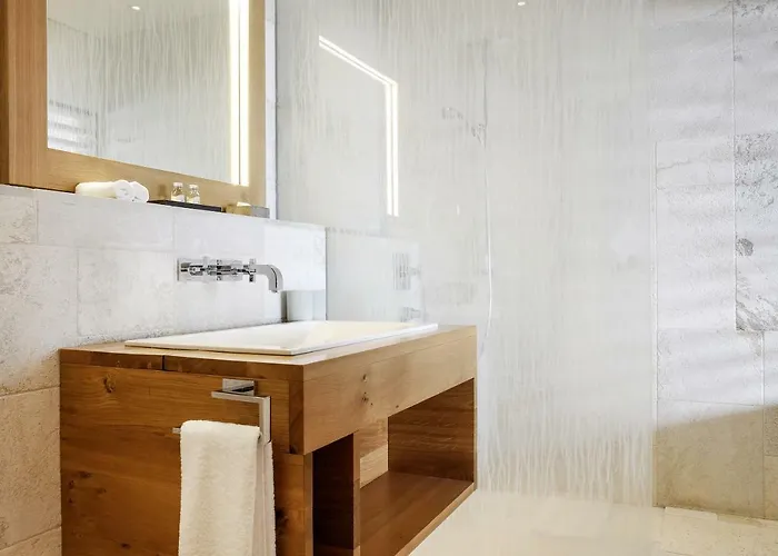 Chetzeron Ski-in & Ski-out Hotell 4*